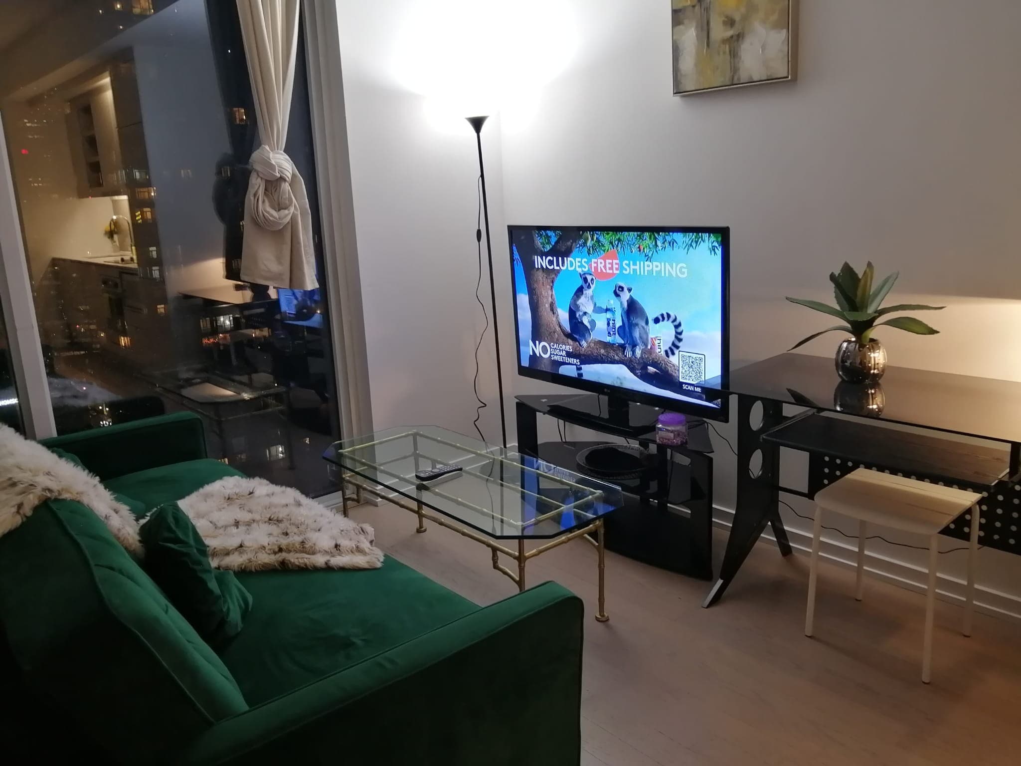 Downtown Skyline — 1 Bedroom Entertainment Area